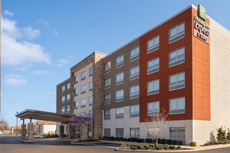 Holiday Inn Express and Suites West Memphis