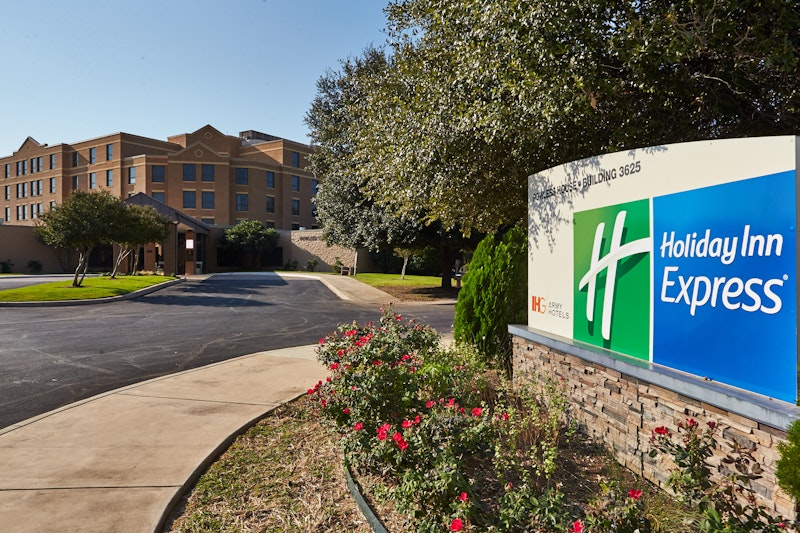 Holiday Inn Express – Military Powless House on JBSA