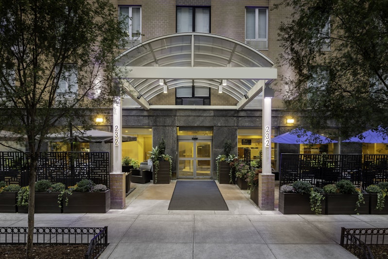 HOLIDAY INN EXPRESS MANHATTAN