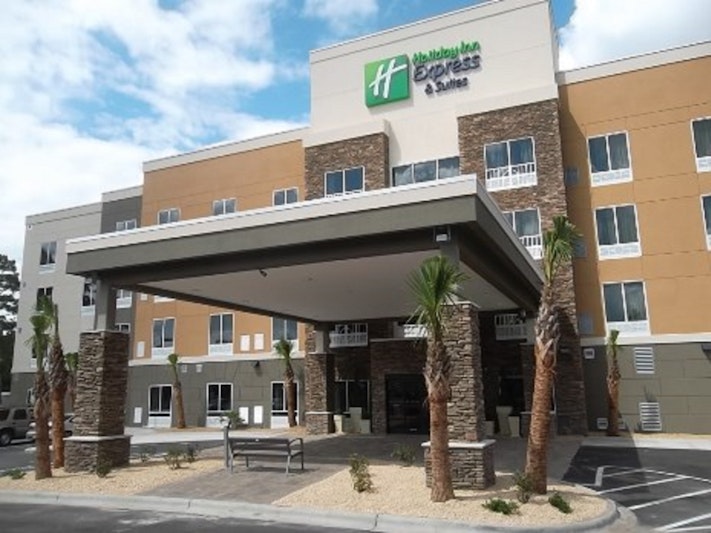 HOLIDAY INN EXP STES SOUTHPORT OAK