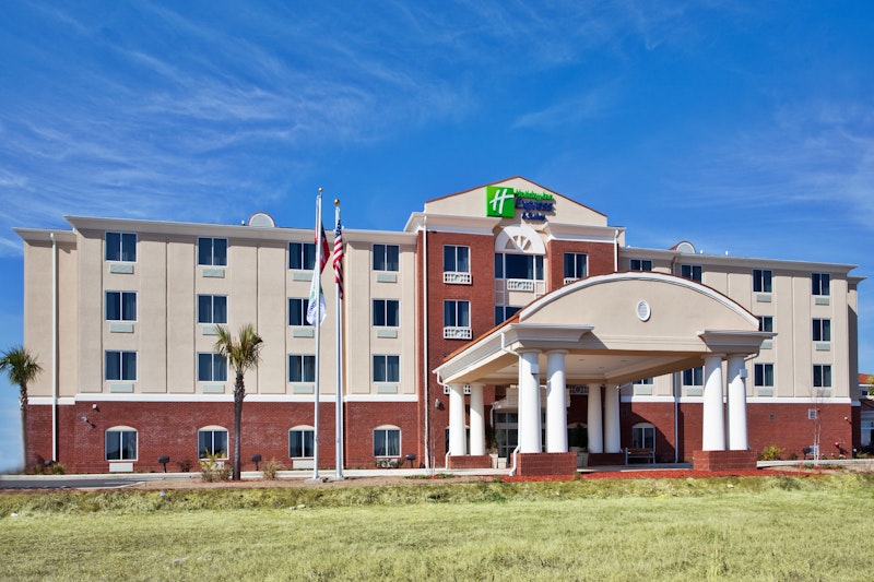 HOLIDAY INN EXP STES MOULTRIE