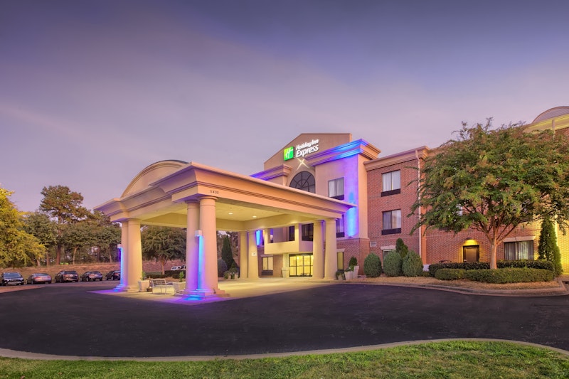 HOLIDAY INN EXP STES WAKEFIELD
