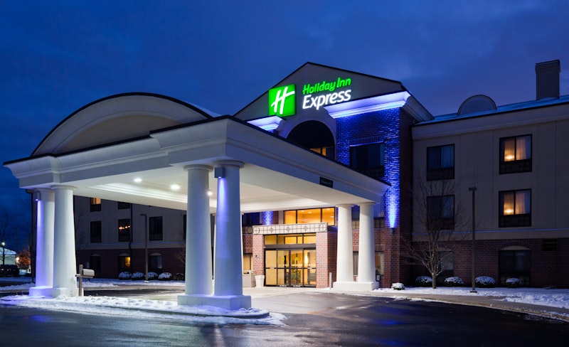 HOLIDAY INN EXPRESS BROWN DEER