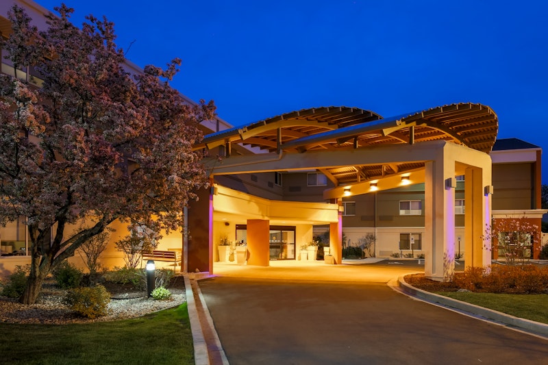 HOLIDAY INN EXPRESS MED CTR