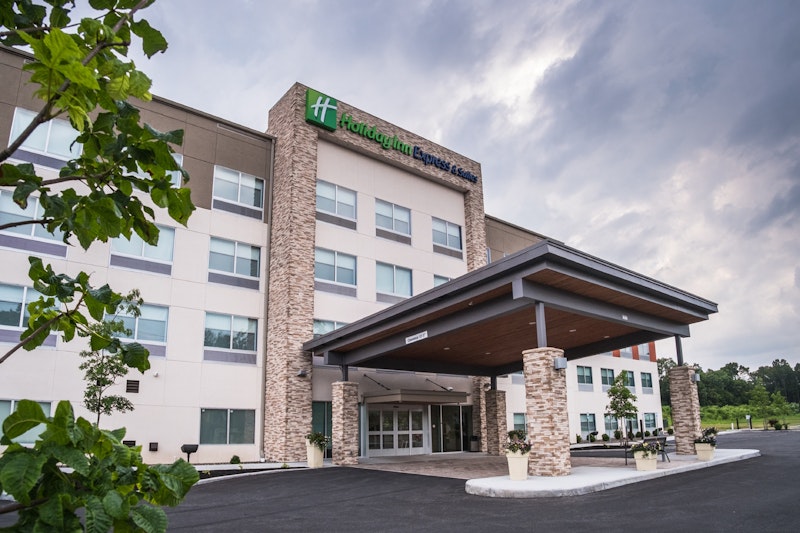 Holiday Inn Express and Suites Kingston-Ulster