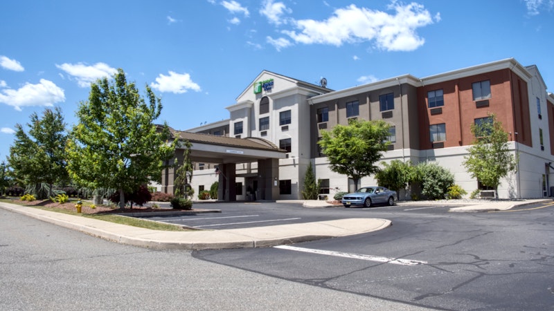 HOLIDAY INN EXP STES NEWTON