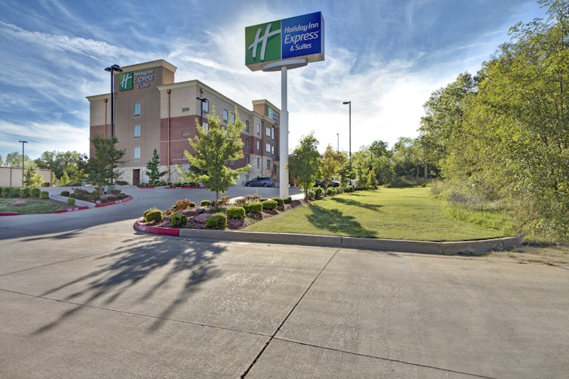 Holiday Inn Express and Suites Oklahoma City North