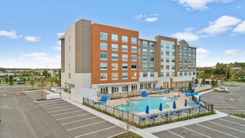 Holiday Inn Express and Suites Orlando – Lake Buena Vista