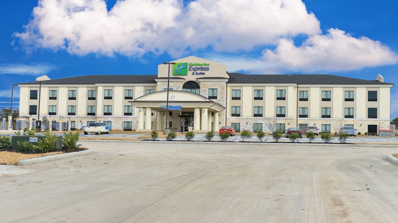 Holiday Inn Express and Suites Cuero