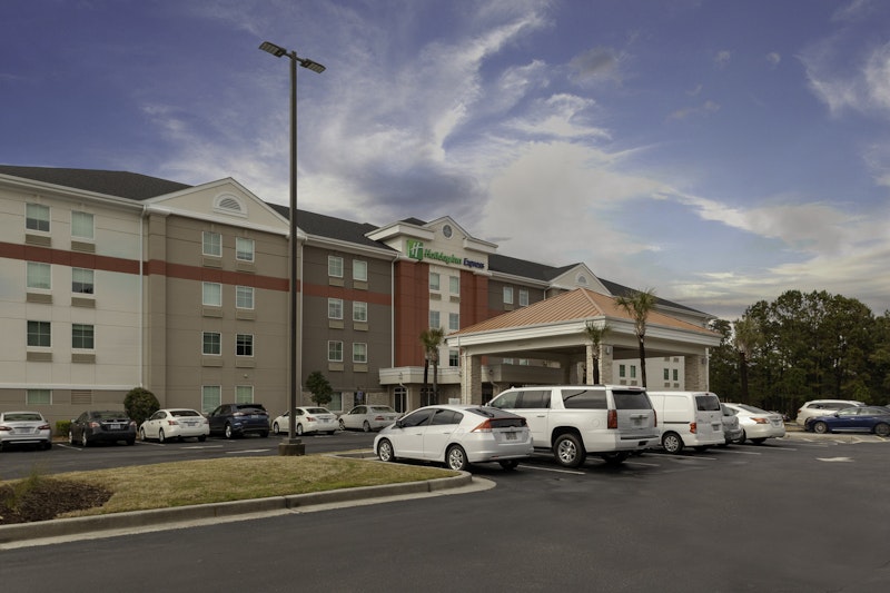 HOLIDAY INN EXPRESS BROADWAY AT THE BEACH