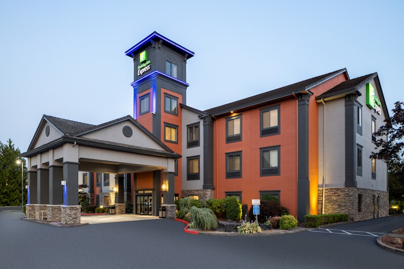 HOLIDAY INN EXPRESS VANCOUVER-N (SALMON CREEK)
