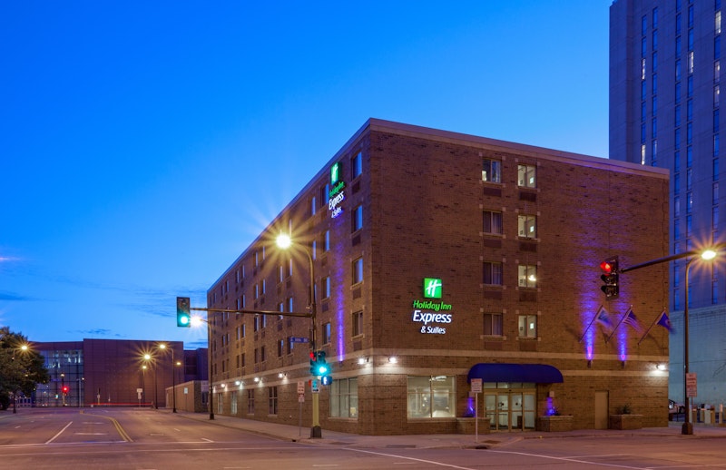 Holiday Inn Express and Suites Minneapolis-Dwtn (Conv Ctr)