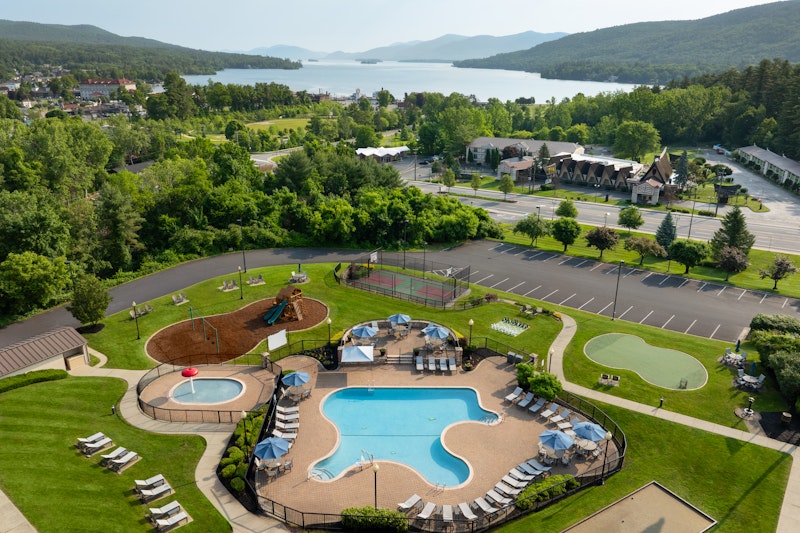 HOLIDAY INN – LAKE GEORGE TURF