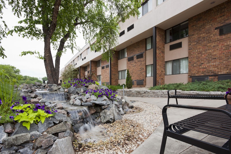 HOLIDAY INN HOTEL & SUITES SAINT CLOUD