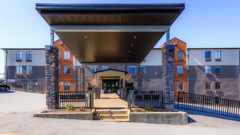HOLIDAY INN EXP OSAGE BEACH
