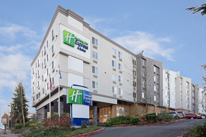 HOLIDAY INN EXP STE AIRPORT