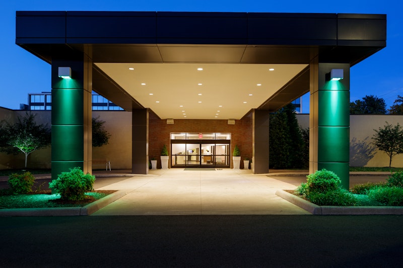 Holiday Inn Hotel & Suites CHARLESTON WEST