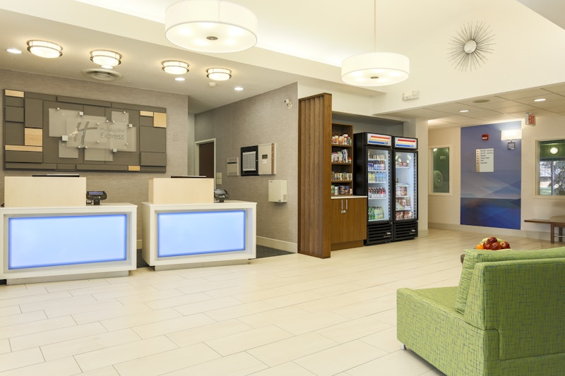 HOLIDAY INN EXP IRONDEQUOIT