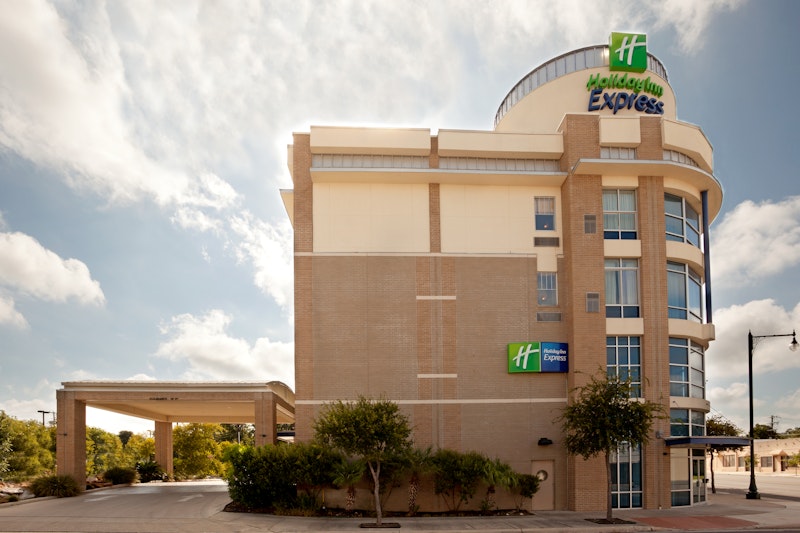 HOLIDAY INN EXP RIVER CENTER