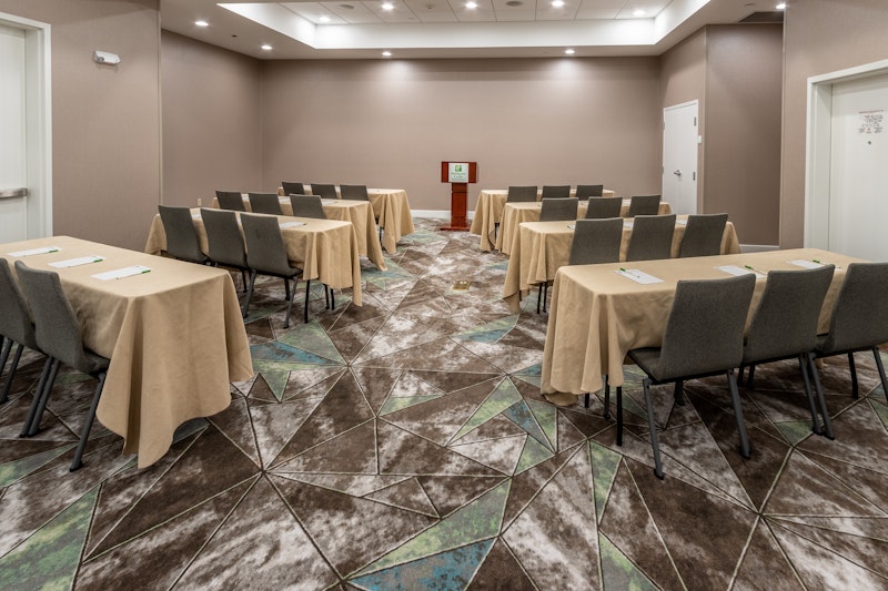 Holiday Inn & Suites Wolfchase Galleria
