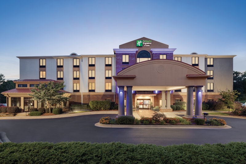 HOLIDAY INN EXP STES LAVONIA