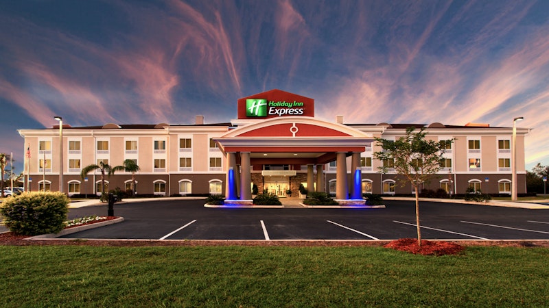 HOLIDAY INN EXP LAKE WALES