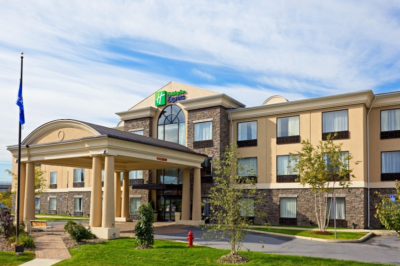 Holiday Inn Express and Suites Chester-Monroe-Goshen