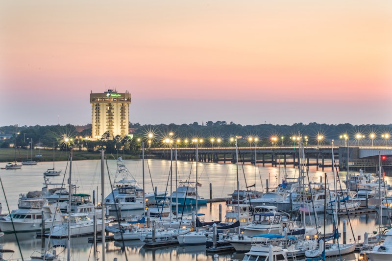 HOLIDAY INN RIVERVIEW