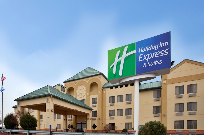 HOLIDAY INN EXPRESS SUITES FENTON