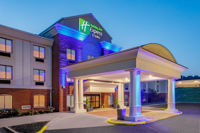 Holiday Inn Express and Suites Lancaster