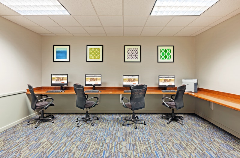 Holiday Inn Express – Military Keith Ware Hall