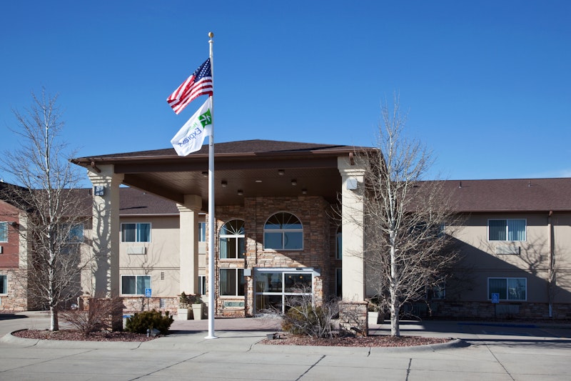 EXPRESS & SUITES TORRINGTON