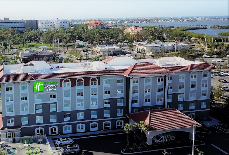 Holiday Inn Express and Suites St. Petersburg – Seminole Area