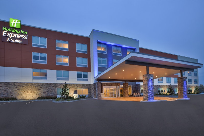 Holiday Inn Express and Suites Parkersburg East