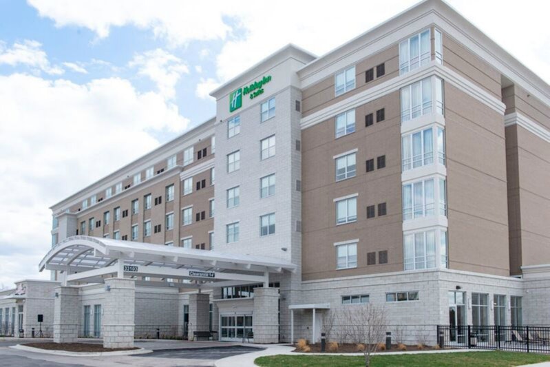 Holiday Inn Hotel and Suites Farmington Hills