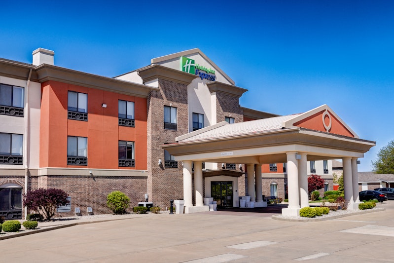 HOLIDAY INN EXP STES SHELBYVIL