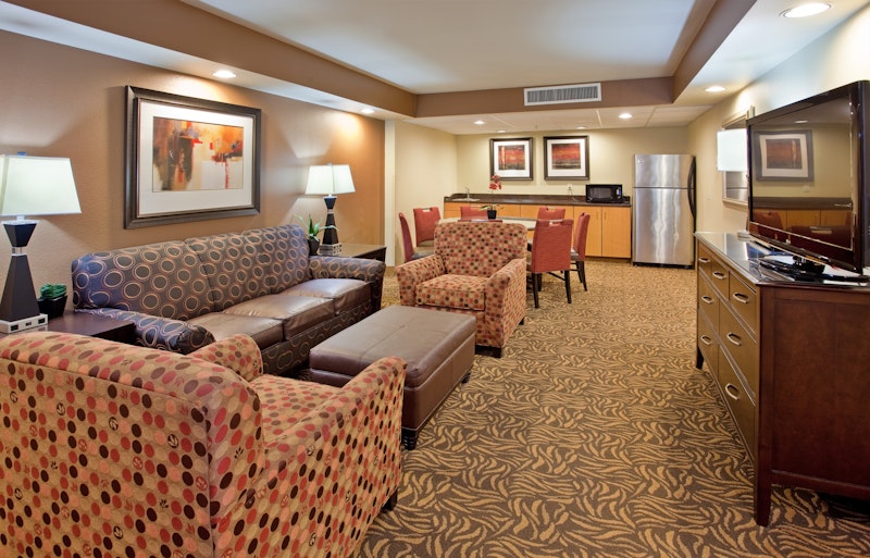 HOLIDAY INN HOTEL AND CONV CTR