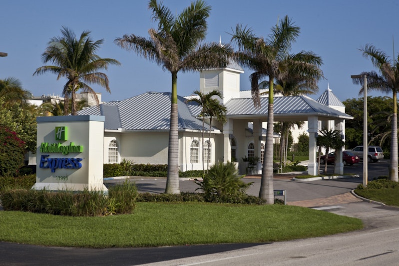 HOLIDAY INN EXPRESS NORTH