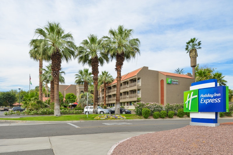 HOLIDAY INN EXP PALM DESERT