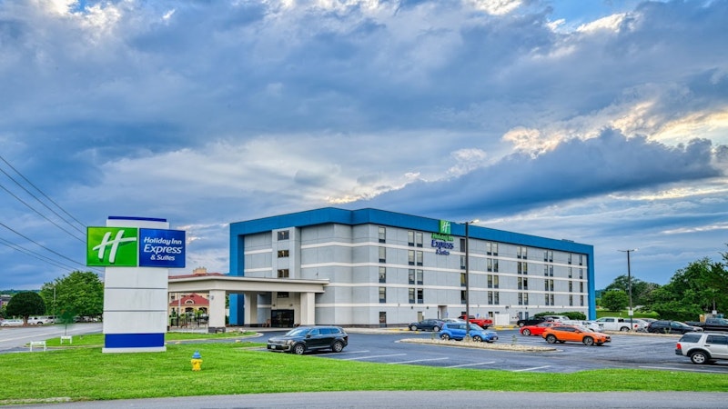 HOLIDAY INN EXPRESS AND SUITES PIGE