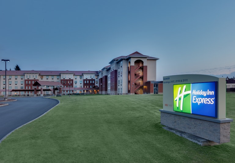 Holiday Inn Express – Military Rainier Inn & Rainier Complex