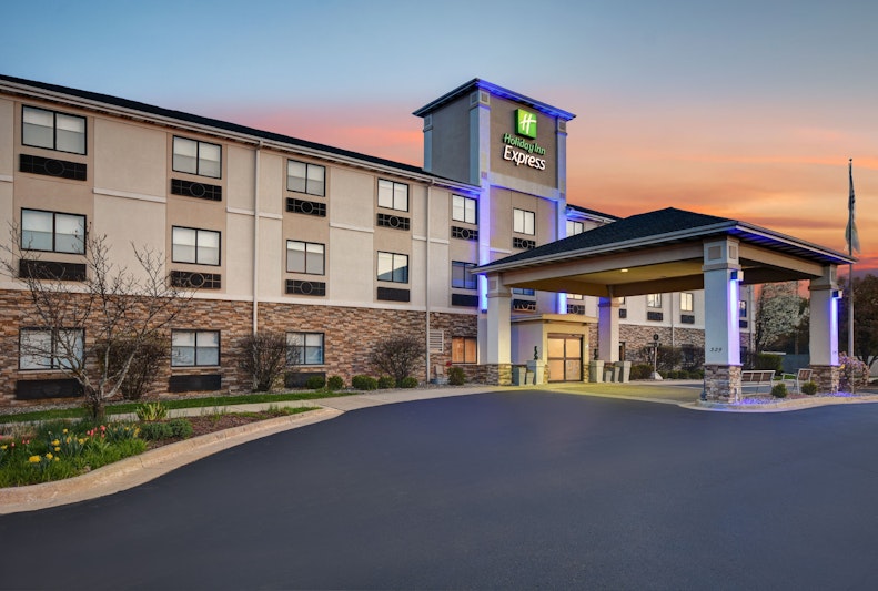 HOLIDAY INN EXPRESS MARSHALL