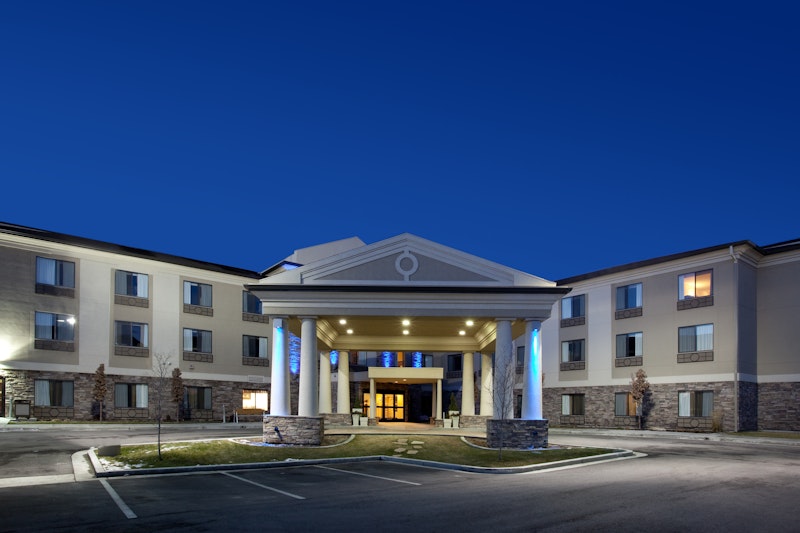Holiday Inn Express & Suites Lake City Airport