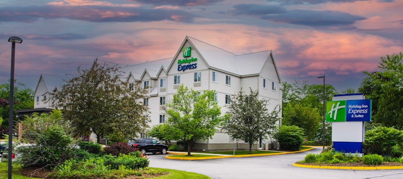 Holiday Inn Express and Suites Lincoln East – White Mountains
