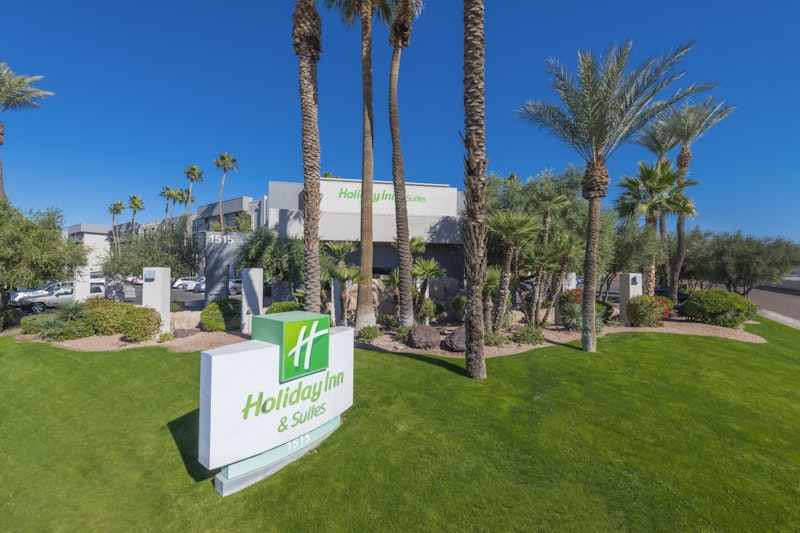 HOLIDAY INN & SUITES PHOENIX AIRPORT