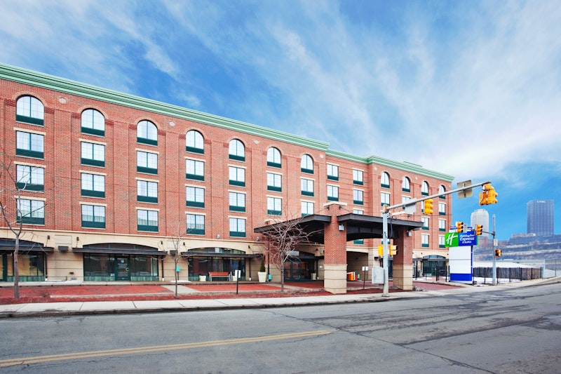 HOLIDAY INN EXP STE SOUTH SIDE