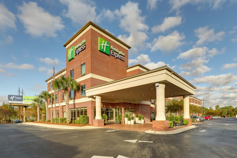 Holiday Inn Express LELAND – MAGNOLIA GREENS