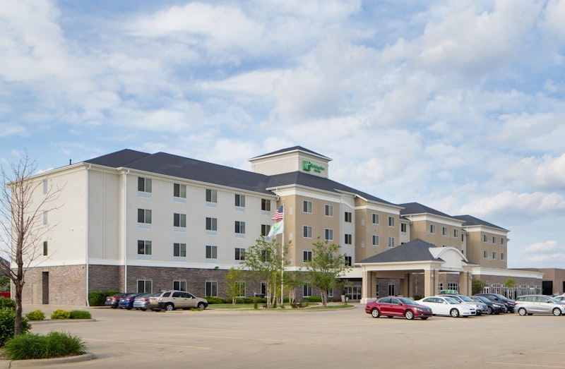 Holiday Inn Hotel and Suites Bloomington-Airport