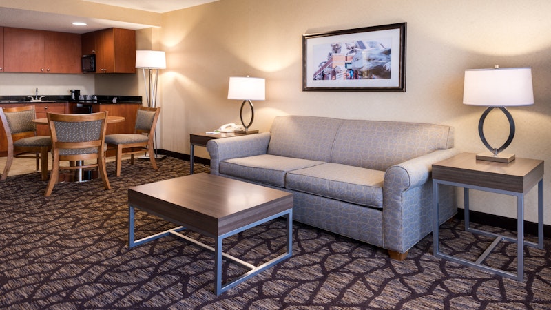 HOLIDAY INN WARREN