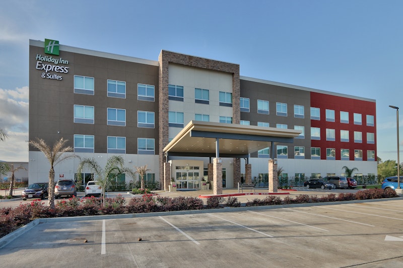 Holiday Inn Express and Suites Houston East – Beltway 8
